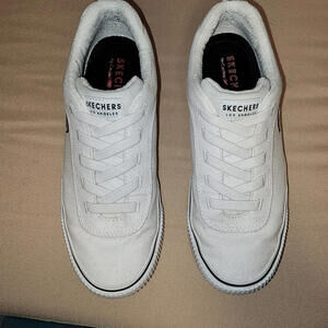 Skechers WOMEN'S V'LITES 2 ROUND THE EDGE White Slip on Sz 7.5Memory Foam nautcl